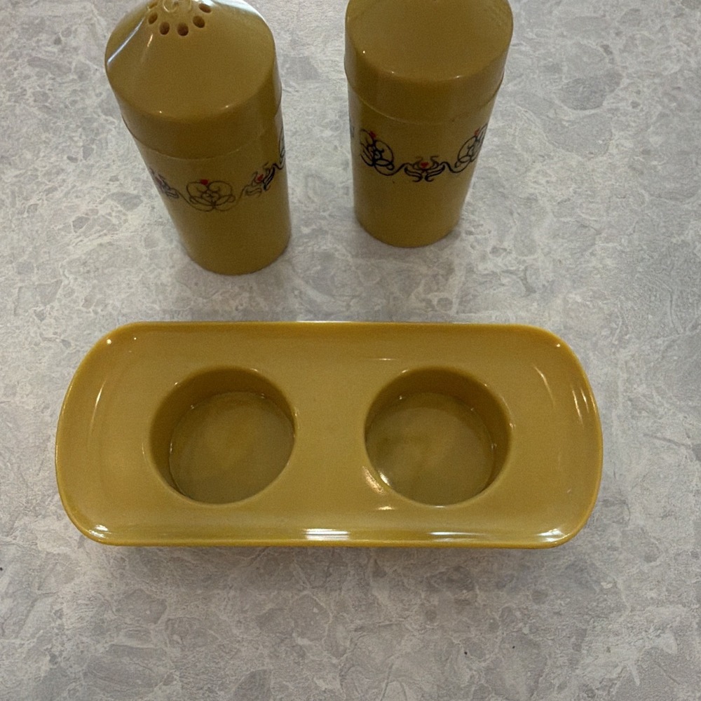 Vintage Fesco Yellow Salt and Pepper Shakers Set with Tray Holder Floral 3pc - Picture 6 of 7